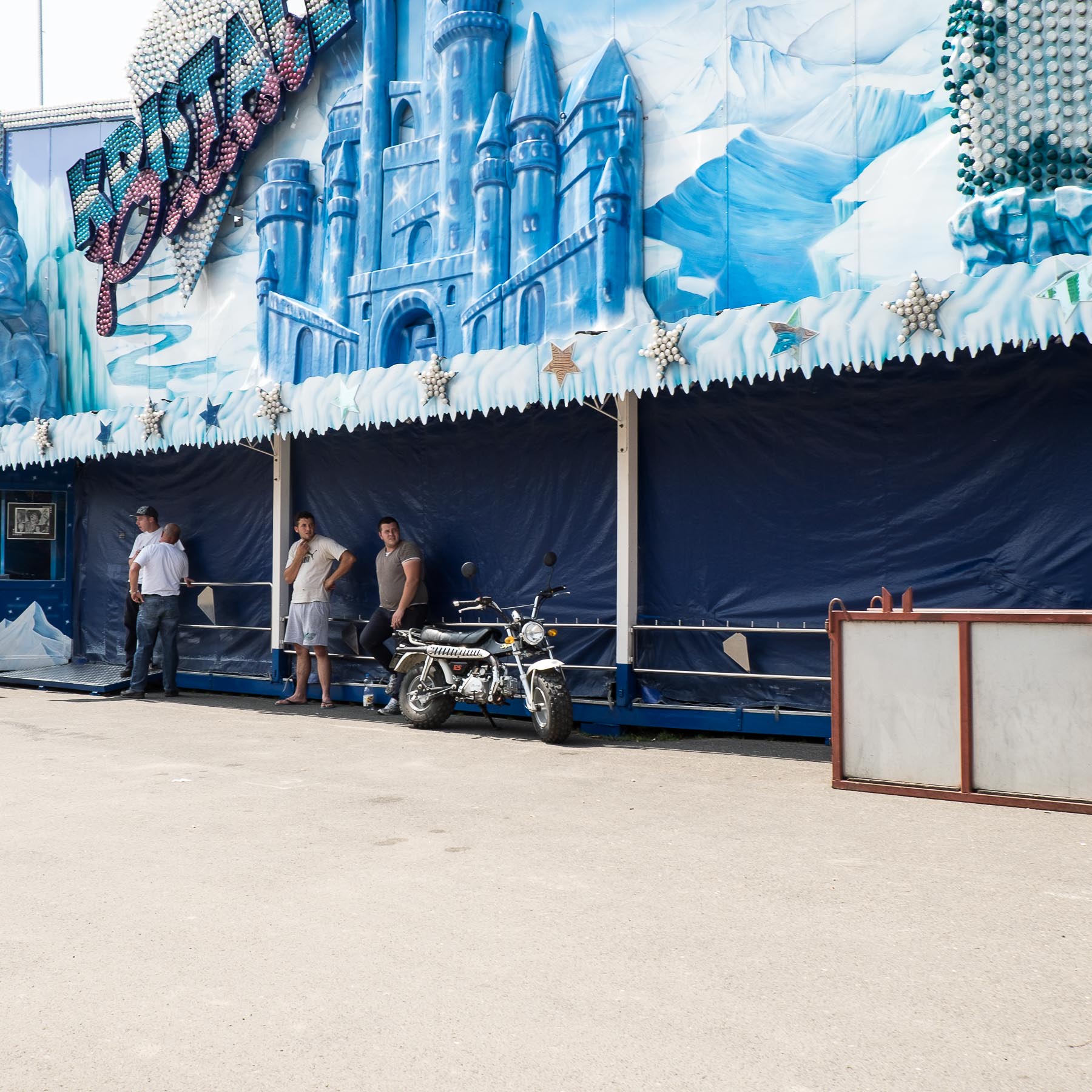 16.07.2015 - Kirmes am Rhein Düsseldorf einen Tag vor der Eröffnung