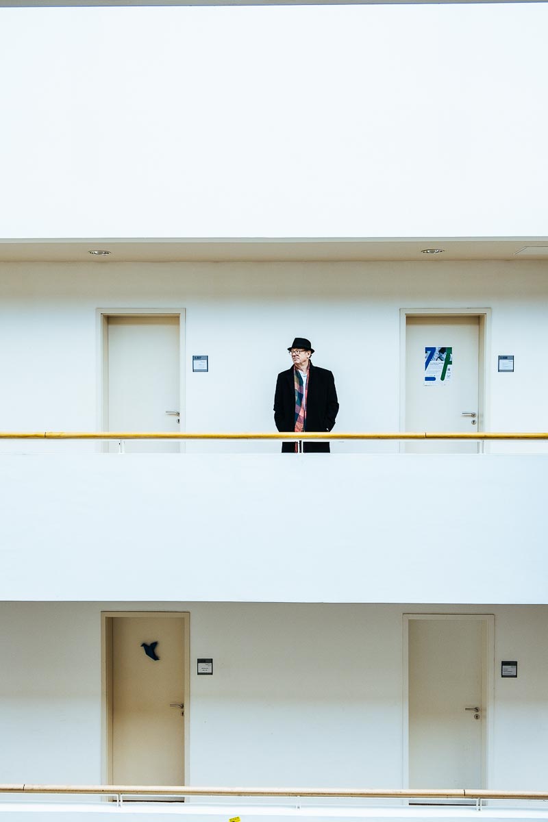 Portrait des Senior Professors für Volkswirtschaft und Philosophie Birger Priddat an der Uni Witten/Herdecke