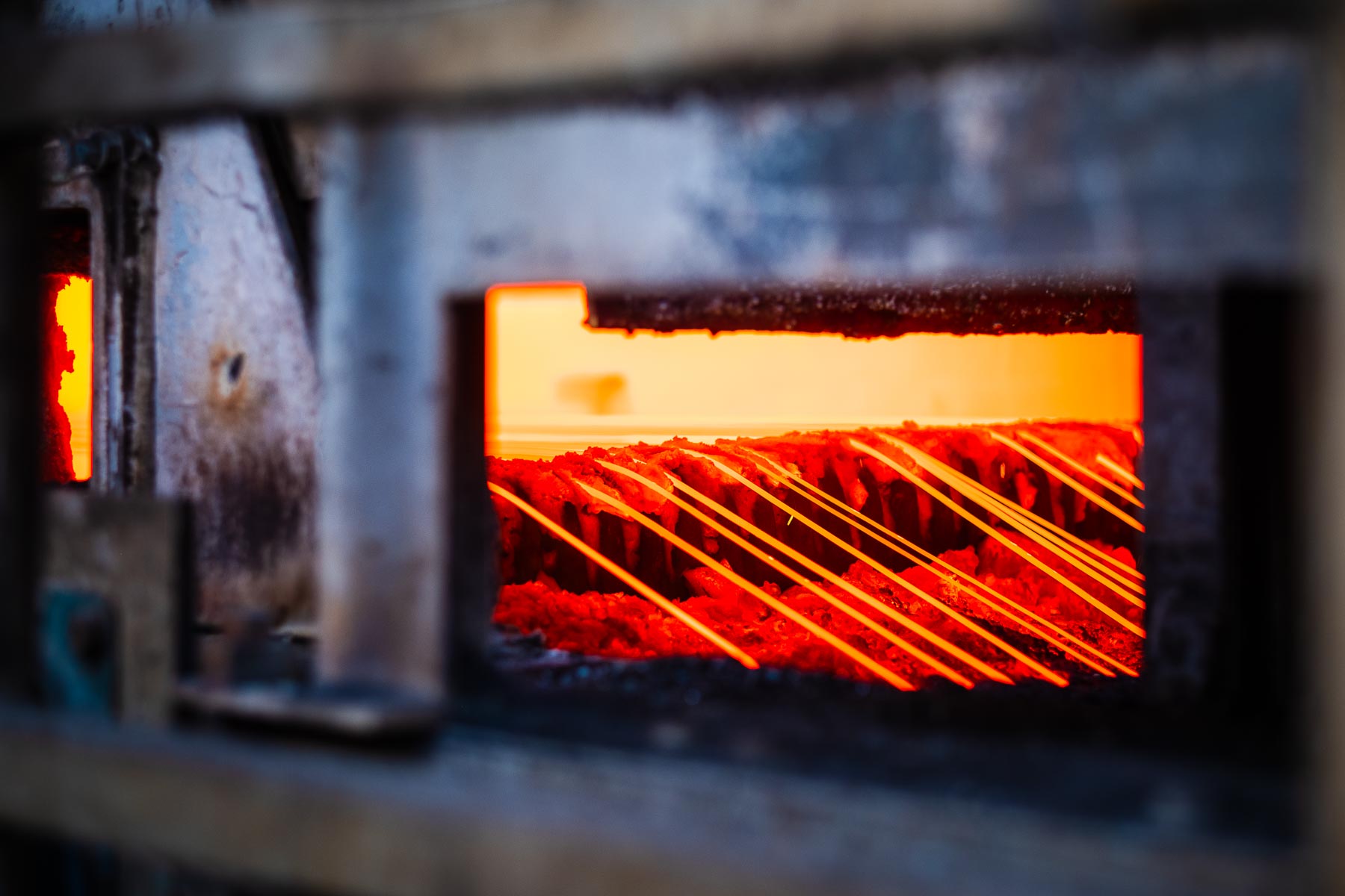 Stahl wird im Ofen erhitzt