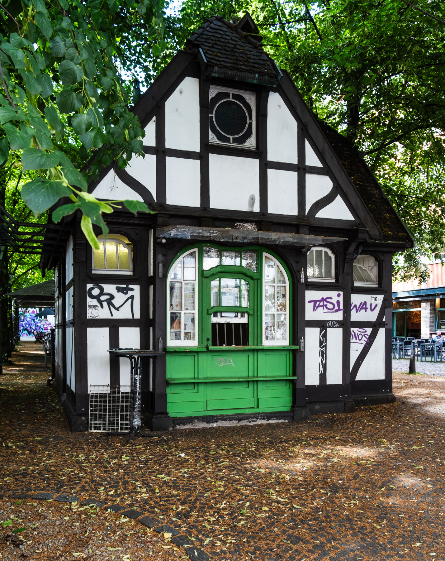 Toilettenhäuschen und Kiosk am Laurentiusplatz in Elberfeld